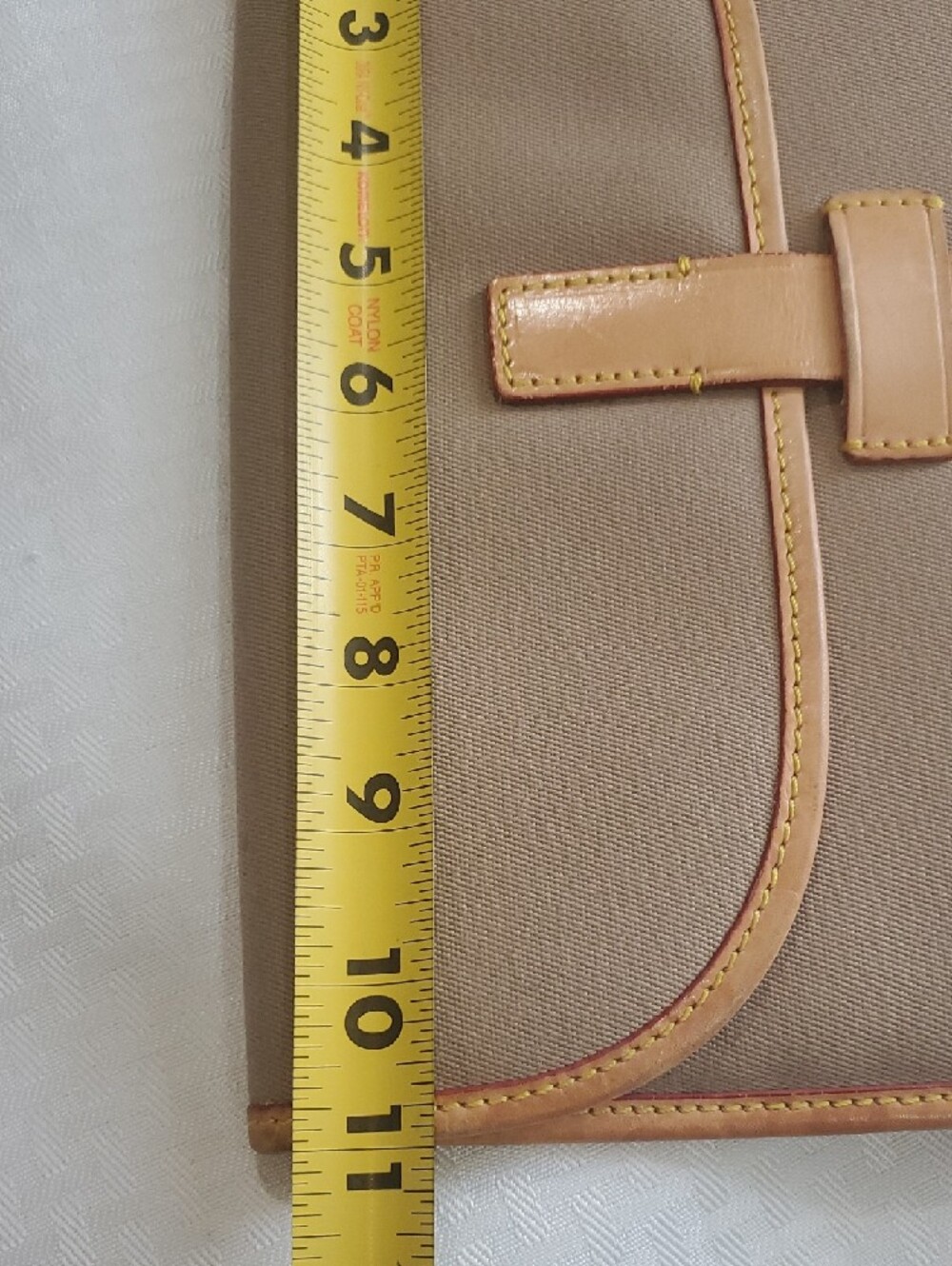 Dooney & Bourke Tan Canvas Ipod Folio with Light Brown Leather Trim - Picture 4 of 10